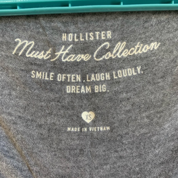 Hollister T - Picture 3 of 3